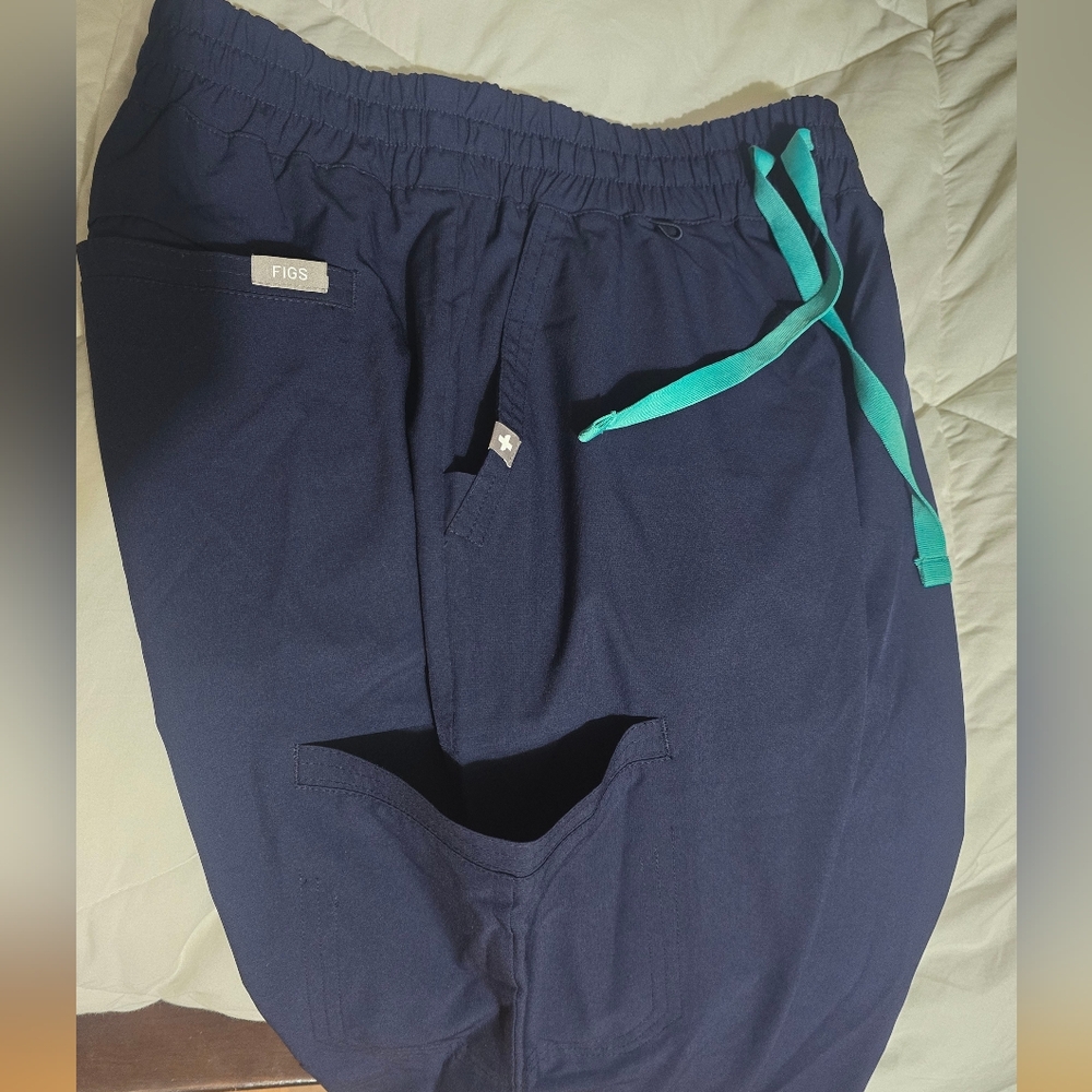 FIGS high Waistes Scrub Pants - Picture 3 of 6